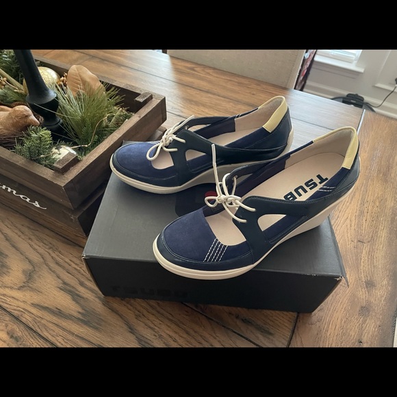 COPY - Tsubo Daylin wedge navy blue and cream color - Picture 6 of 6